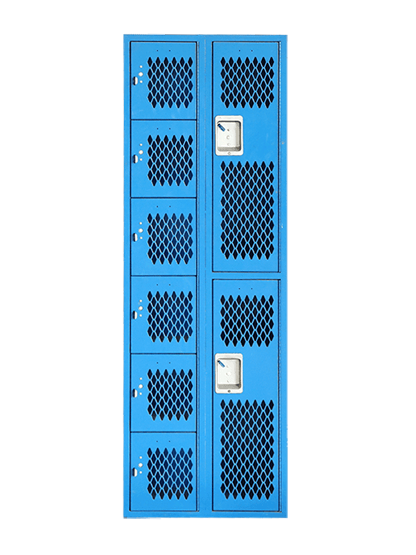 What are the benefits of timely removal of rust on stainless steel lockers?