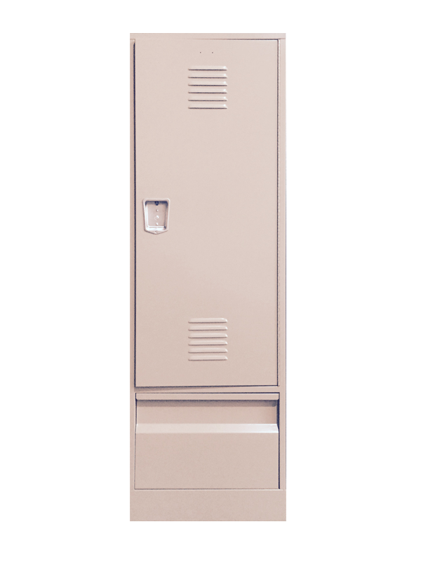 What are the benefits of using stainless steel lockers compared to other materials?